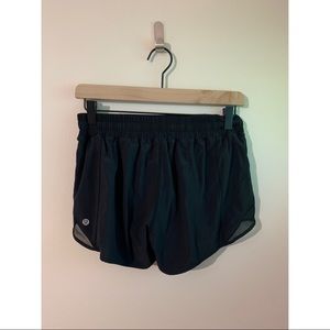 Lululemon Hotty Hot Short II *2.5”